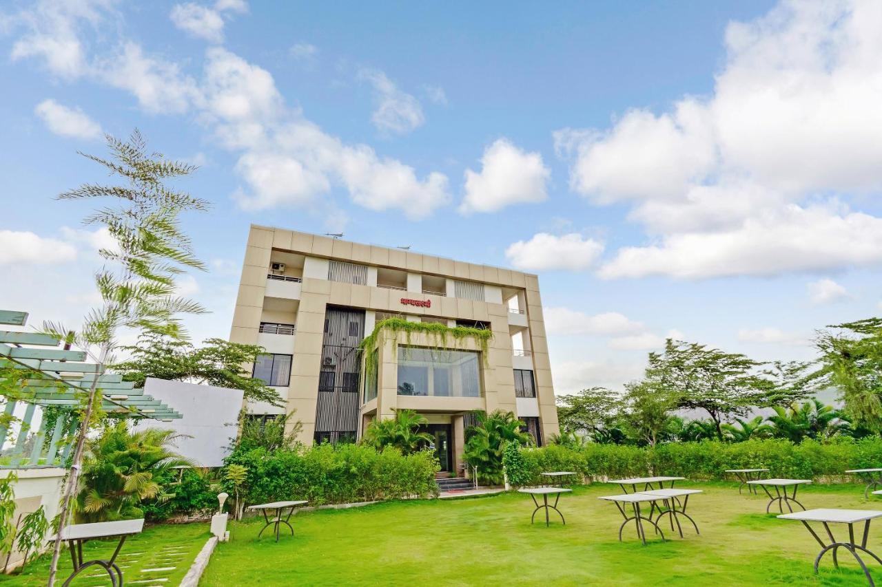 Oyo 48352 Hotel Bhagyalaxmi Kala ภายนอก รูปภาพ