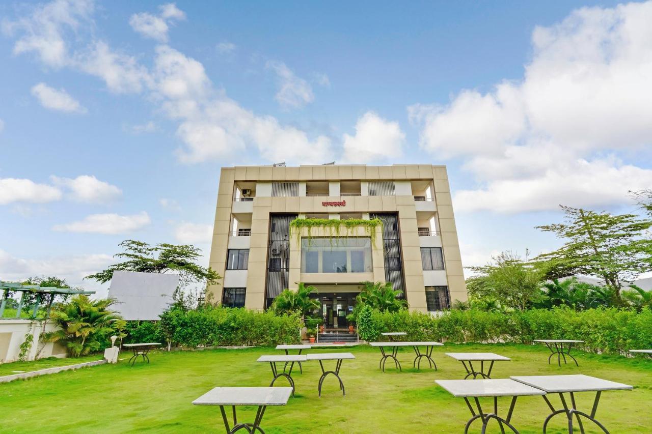 Oyo 48352 Hotel Bhagyalaxmi Kala ภายนอก รูปภาพ